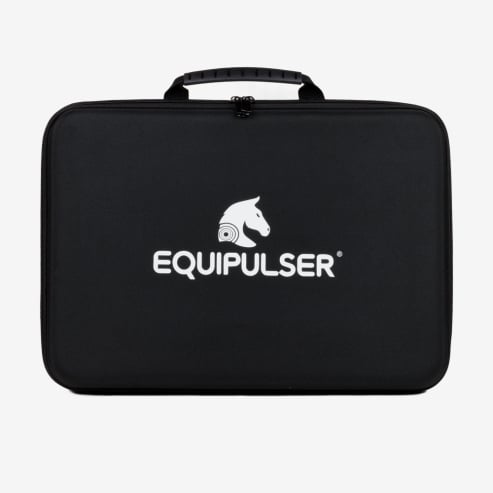 EQUIPULSER massaggio muscolare del cavallo nel tratto del collo, vista in dettaglio della valigetta contenente il manuale di istruzioni del massaggiatore